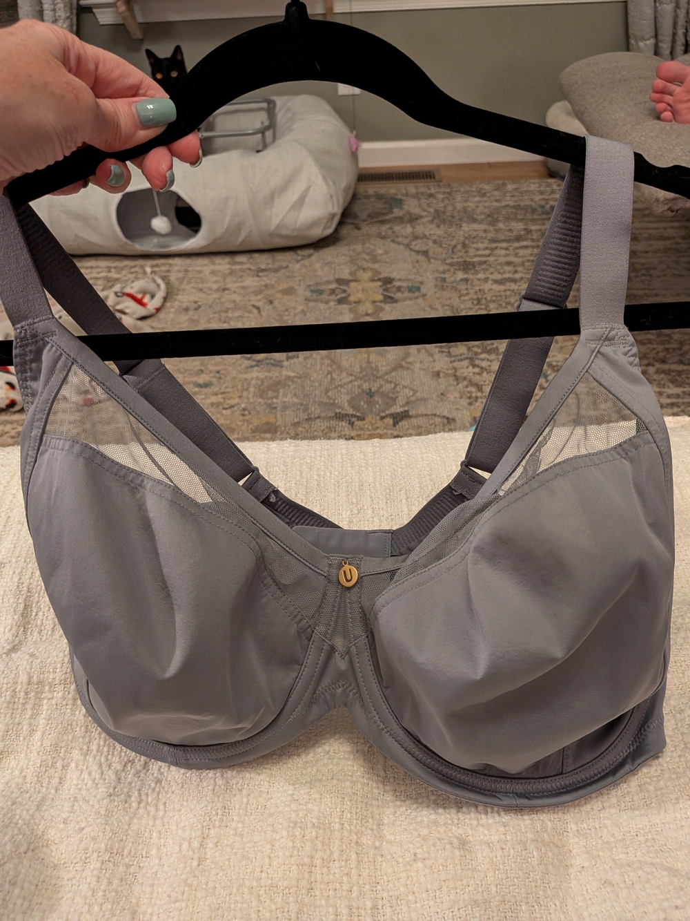 Full-Coverage Underwire Bra in Light Gray